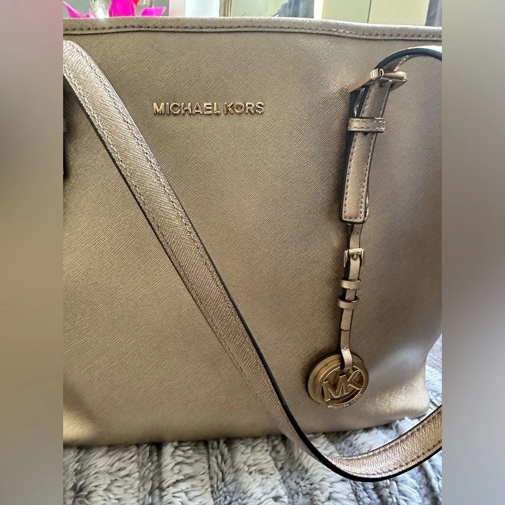 NWT Michael Kors Gold Jet Setter Tote Handbag - Picture 5 of 6